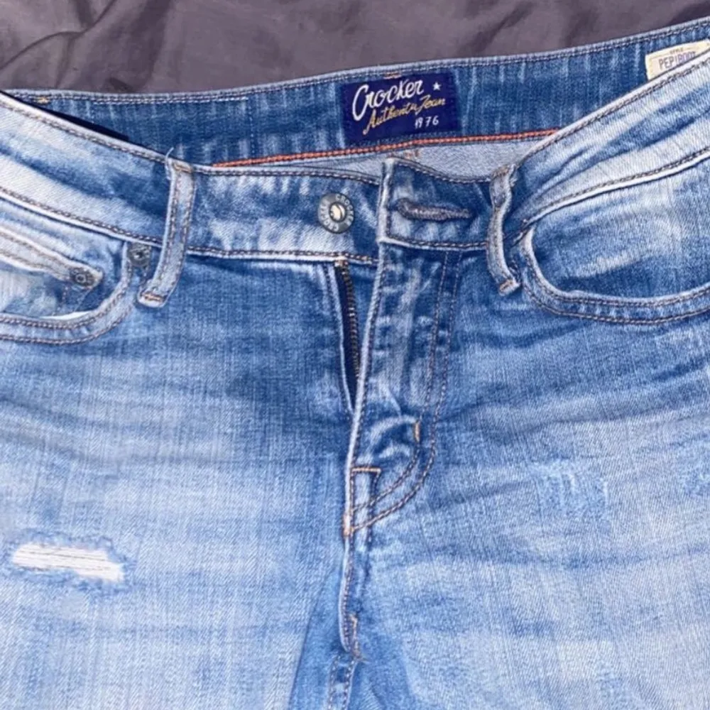 Är 162 och den passar bra på längden. Använder inte den längre så vill bli av med den. . Jeans & Byxor.