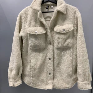 Teddy jacka från h&m - Använd fåtal gånger , storlek xs