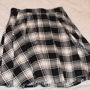 Rutig kjol - Oanvänd.