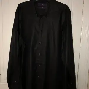 Men’s next slim fit shirt in great condition like new                       size S colour deep purple…. 