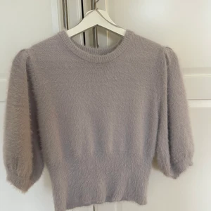 topp - Säljer denna fina topp från zara som är använd ett fåtal gånger men som inte längre kommer till någon användning!