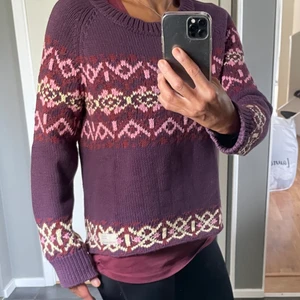 Stickad Odd Molly tröja i stl 1 - En fin bommullsstickad OddMolly tröja i stl 1 säljes för vrakpriset 200:-. Nypris 1599:-.