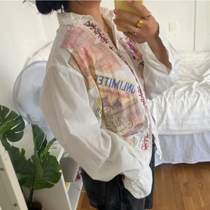 Over Sized M  - As cool. Men tyvärr inte min stil. Köpt av en tjej här på Plick så lånade bilder. Plagget kan bäras av både män och kvinnor. Köpt för 400kr