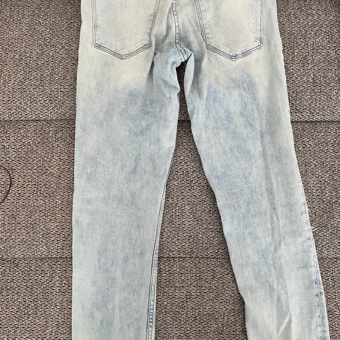 Jeans med hål  - 1