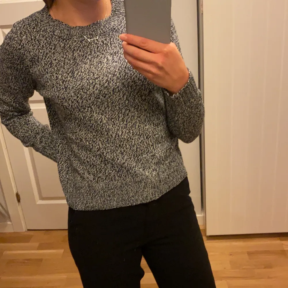 En super fin tröja från Hm i svart och vitt💓💓 . Tröjor & Koftor.