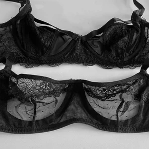 Världens finaste bh:ar - Säljer nu dessa otroligt fina bh:arna då de tyvärr är för små för mig:( Byglar, klädda i spets och mesh. Båda är storlek 70A och är i superfint skick! Köp en för 99 kr eller båda för 150 kr! Priserna är inklusive frakt <3