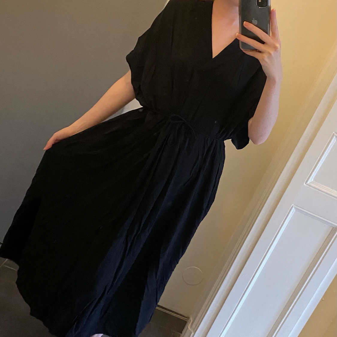 Svart långklänning + knyte i midjan 🖤 - 90