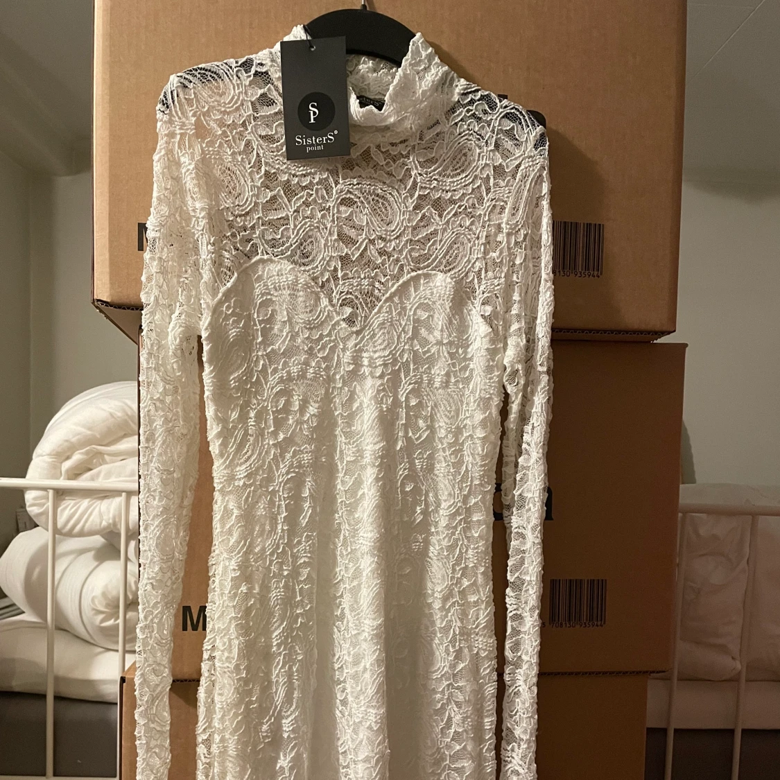 Klänning spets - underklänning fastsydd  - 91