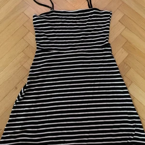 Stripped white black short dress  - Runs small and Medium size 36/38 short as wel.