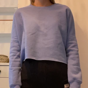 Fin blå tröja! - Fin croppad blå tröja. 