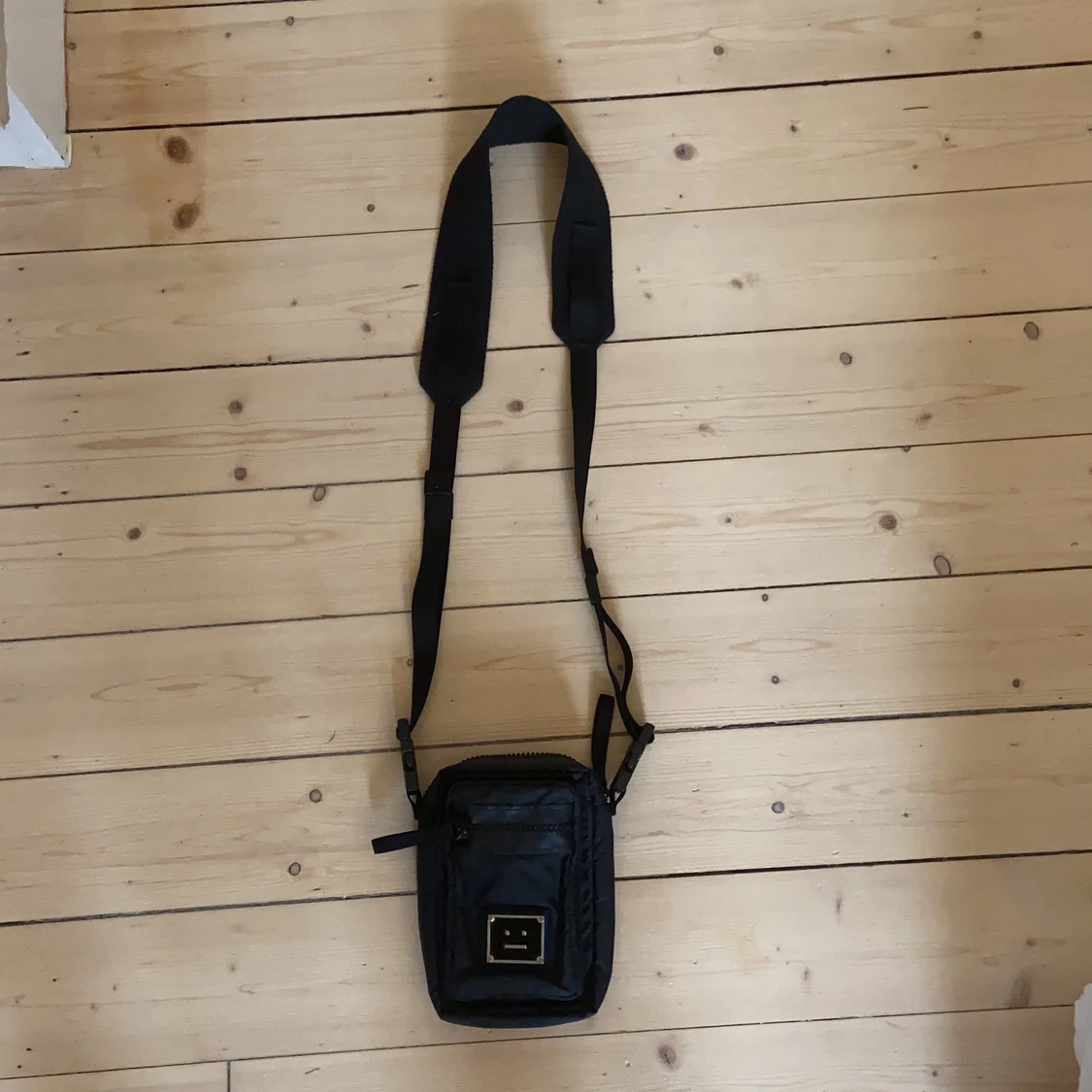 Acne axelväska  - 91