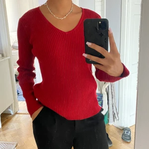 Röd tröja - Fin röd tröja ✨ Passar mig som är S och 168😊
