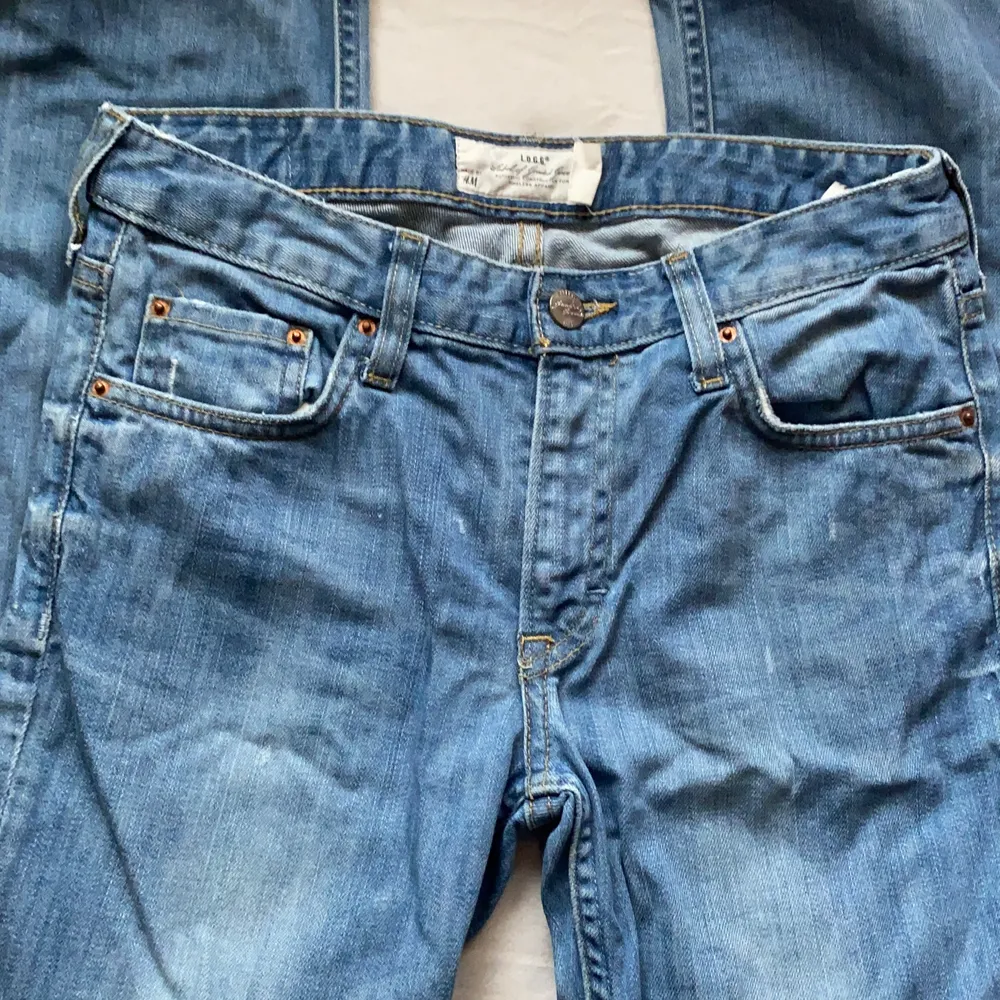 säljer dessa vintage logg jeans som inte används längre. Barnstorlek 158 men skulle nog passa XS/S (32/34/ kanske 36) Kontakta mig privat för mått! Köparen står för frakt. 💕. Jeans & Byxor.