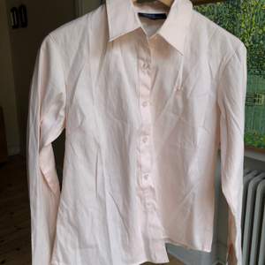 Super ljusrosa randig skjorta från Ralph Lauren i strl XL liten storlek så mer som S-M!