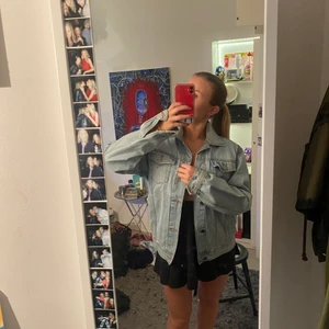Jeansjacka - Oversized jacka köpt Second hand i Paris förra hösten 💗 
