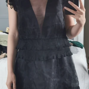 Klänning strl M SanneAlexandra  - Oanvänd superfin klänning men som tyvärr inte använts då den känts lite för stor för mig. 