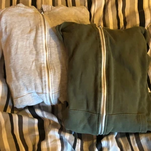 2 tröjor⚡️ - Jätte fina tröjor, den gröna är använd ett fåtal ggr, den gråa är aldrig använd✨ säljer dem för 30kr st, paket pris blir 50kr🤍 Båda är stl 160!