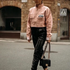 Adidas cropped jacket  - Första bilden är från Mollyrustas instagram! Denna jackan är galet snygg och jag har bara använt den 2-3 gånger så den är i nyskick. Köparen står för frakt! 