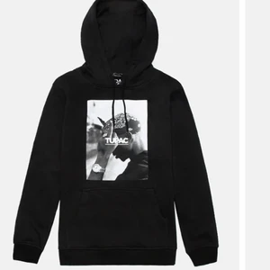 2pac hoodie  - Sjukt skön och snygg unisex 2pac hoodie från junkyard | nypris 500 i stl xs 