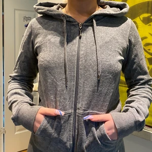 Zip-hoodie - Zipup hoodie från Cubus i sammet, välanvänd men i gott skick 