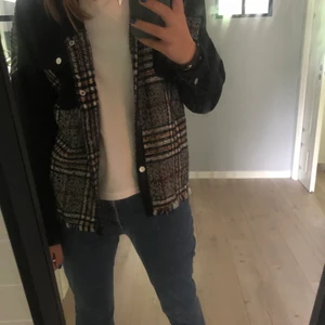 Zara höstjacka - Perfekt höstjacka från zara som är helt slutsåld! Stl xs köpt för 600kr