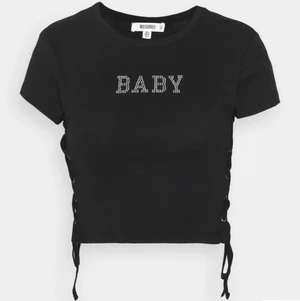 Topp - Topp från Missguided med lappen kvar i strl 44 men LITEN i storlek passar M!