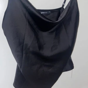 Jätte fint linne från Gina tricot - Endast använt 1 gång då den inte riktigt passar mig! 