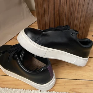 Eytys - Svarta Eytys, använda men inte alls slitna!!  Ni står för frakten