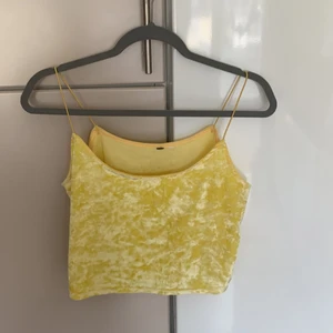 Gul topp i krossat sammet - Gul topp i krossat sammet, stl M