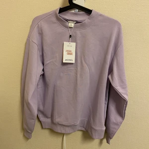 Tröja från MONKI - Helt ny lila tröja från Monki 💜