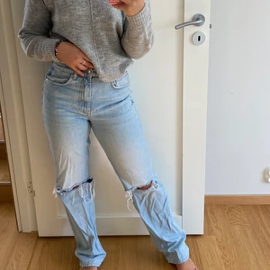 Ginatricot ’90s High Waist Jeans’ - Säljer dessa fina och sköna raka jeans från Ginatricot då de inte kommer till användning. Strl 36. Nypris 500kr, säljer för 250kr.