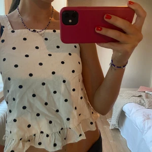 Topp - Så söt topp från zara i storlek 164/S. Den har även en rosett knytning i ryggen🤍🖤