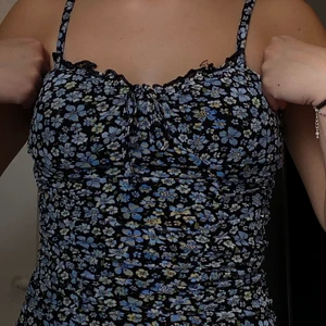 blommig Klänning - Från Hm. Storlek XS. 