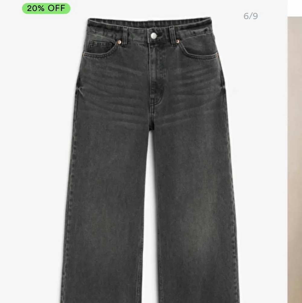 Säljer de här gråa monki jeansen. Säljer pga att de har inte kommit till användning. Säljer de för 160kr inklusive frakt💕. Jeans & Byxor.