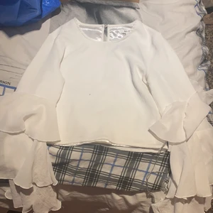 Tröja - Storlek xs, super fin men tyvärr för liten på mig