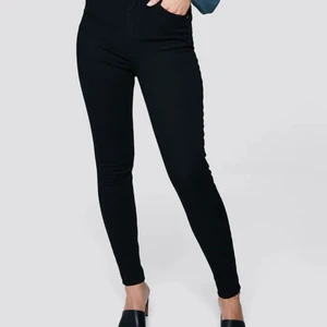 Cubus skinny jeans  - Jeansen är i storlek 27 men passar även 34-36, de är perfekt för de som är lite längre skulle passa någon som är 165 cm
