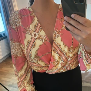 Mönstrad body från Nelly - Superfin body från NLY ONE i storlek M. Aldrig använd! 🥰