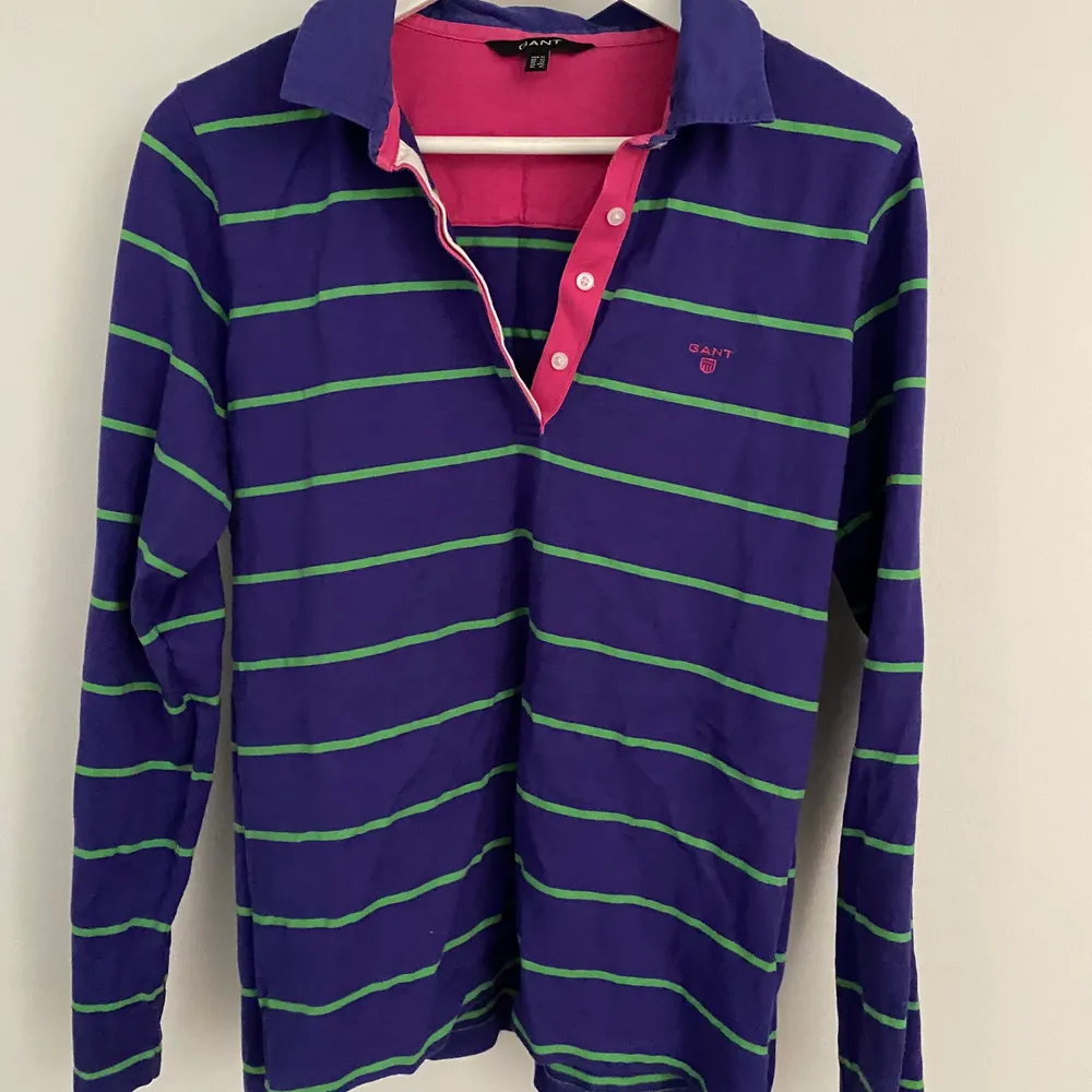 En långärmad färgglad tröja från gant🤍. Tröjor & Koftor.