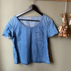 Wrangler - Jeanstopp från Wrangler i storlek S. Knappt använd vilket är så synd för den är så jäkla fin!! Nypris 799kr.