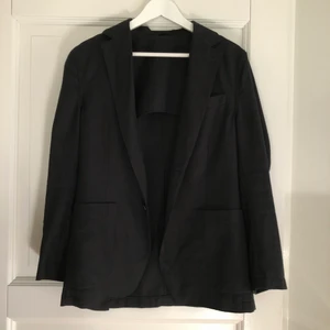 kavaj - our legacy - snygg, svart bomullskavaj ifrån our legacy, strl 46. 