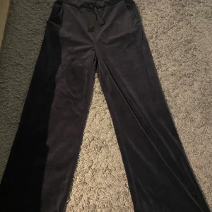 Sammets byxa - Sammetsliknande byxor från Cubus i S:) 