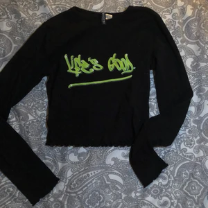 Svart topp  - En svart topp storlek S. Kan mötas i Örebro och Eskilstuna 