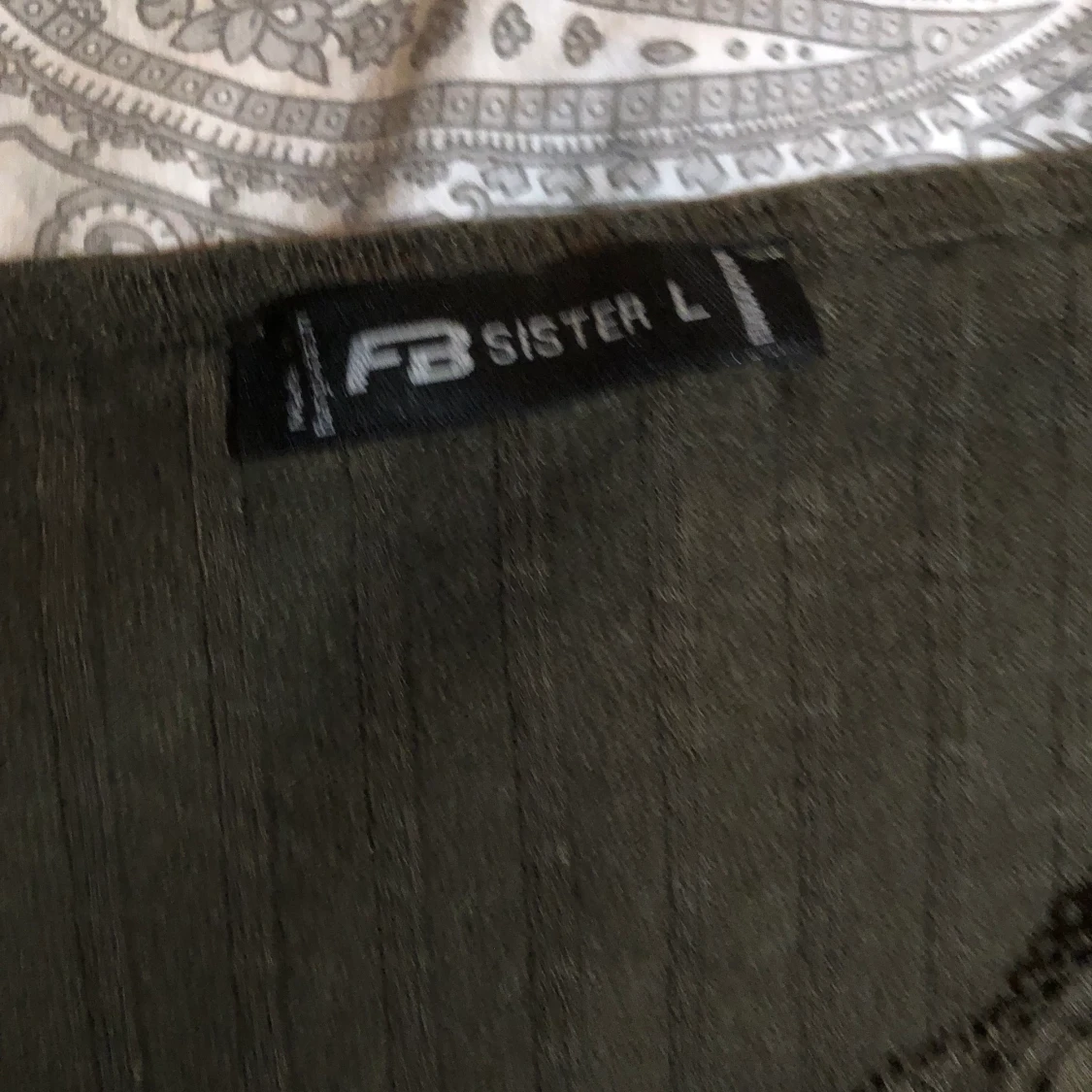 Mörk grön tröja storlek L - 91