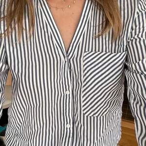 Zara stripe shirt. Size XS. In good condition