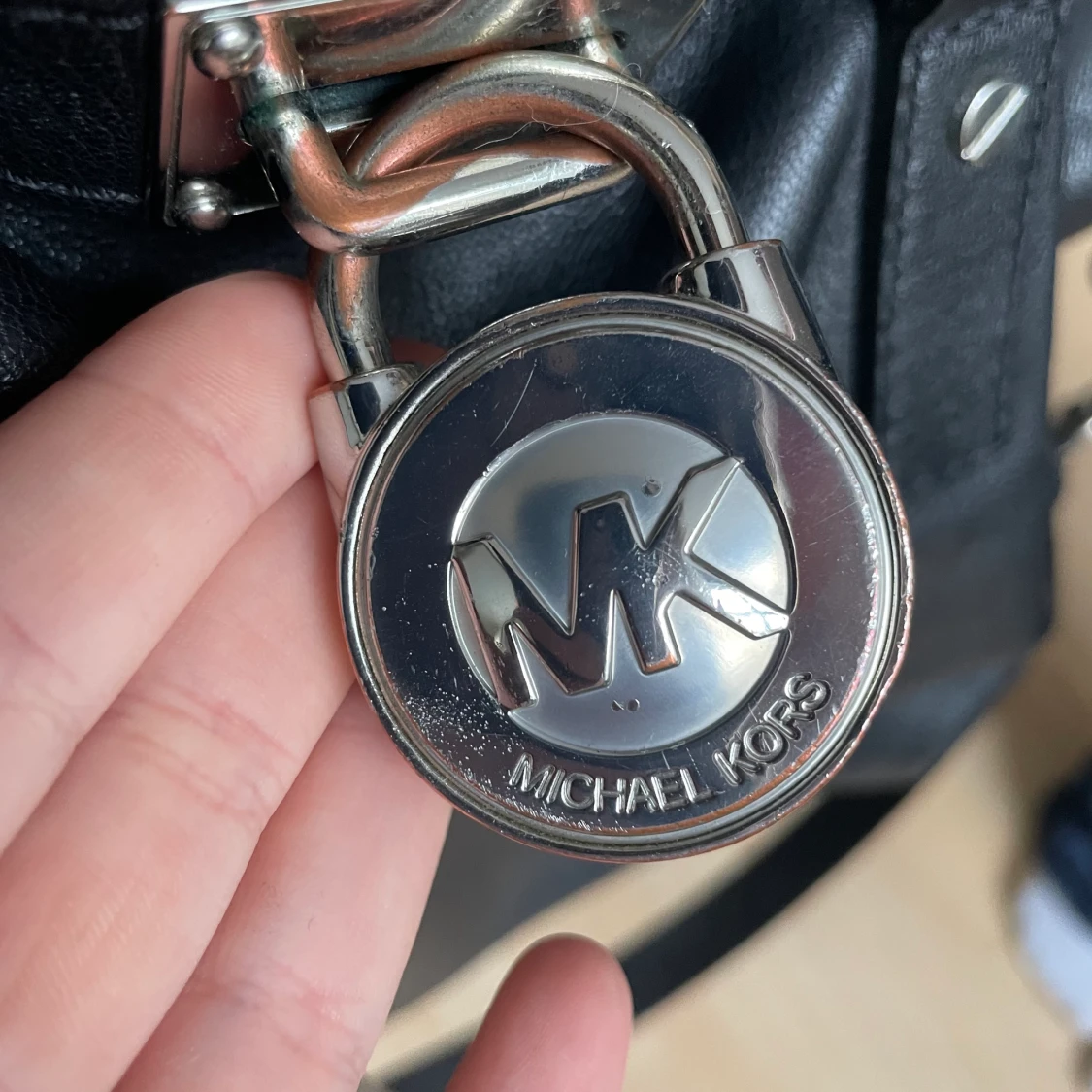 MICHAEL KORS HAMILTON VÄSKA - 90