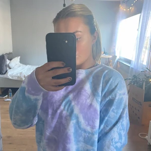 Sweatshirt från ASOS - Storlek S. Använd 1 gång. Nyskick