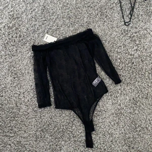 Spets body  - Spetsbody,helt ny me lapp kvar 