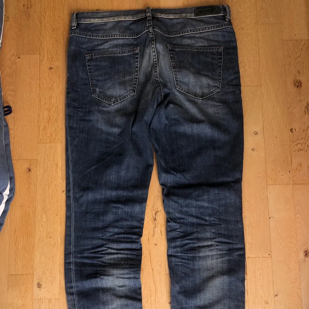 Helt oanvända jeans från Diesel ”Belthy regular slim-straight low waist” 💙 W29 L32. Jeans & Byxor.