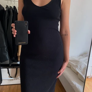 Klänning - Klänning från Gina Tricot i storlek M. Säljer för 100kr 🖤