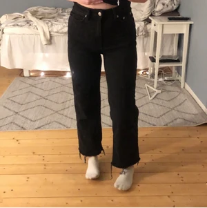 Lager 157 - ( lånad bild ) säljer dessa byxor då dom inte kommer till användning, dom sitter jätte bra på och passar mig perfekt som är 1,65 cm. Ni får buda, budgivningen slutar den 19 september.